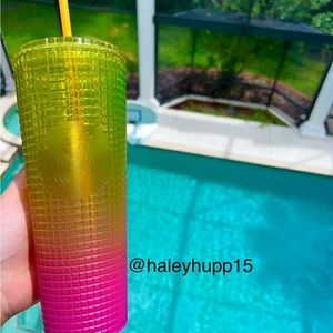 💛💗Starbucks Summer 2022 'Lemon'
Neon Yellow & Pink Ombre Grid Tumbler💗💛